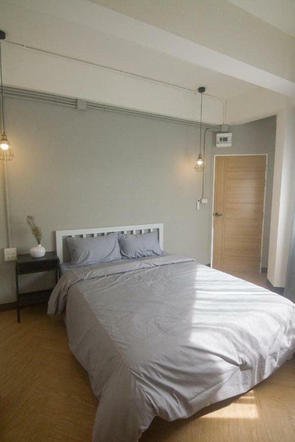 Grey Sheep Hostel Bangkok Esterno foto